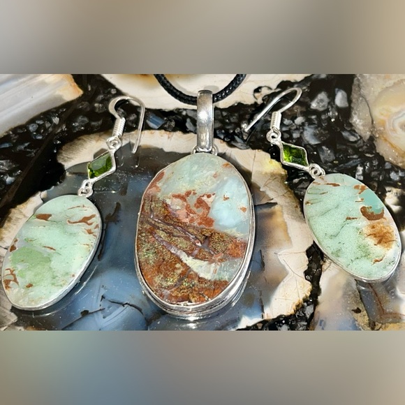 Chrysoprase Pendant & Earrings Set - Picture 7 of 17